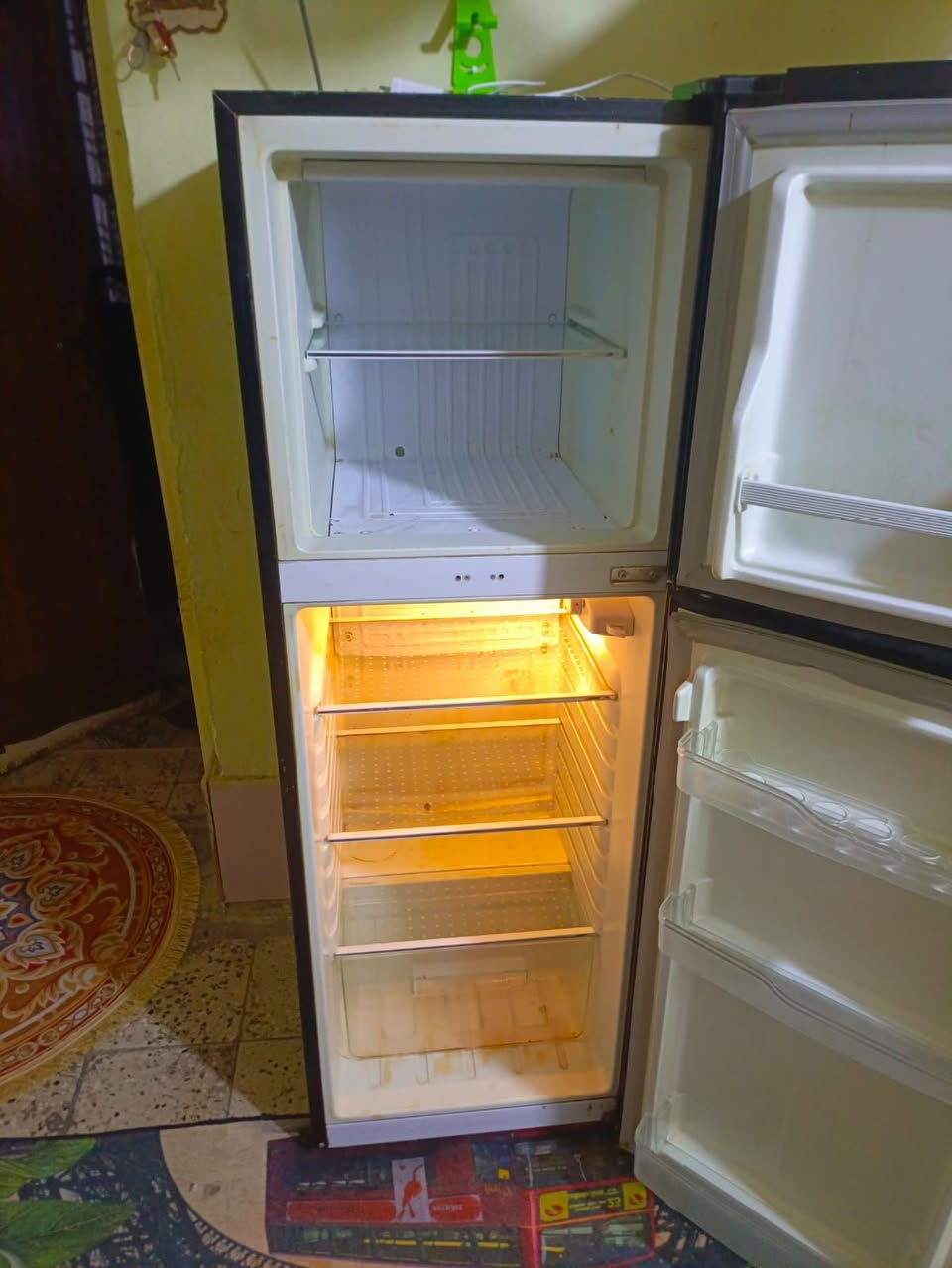 ثلاجه 10 قدم نضيفه وشغاله وشرط ع الفحص 
سعر 160 وبي مجال 
عنوان بغداد الحسينيه /الراشديه
***********
