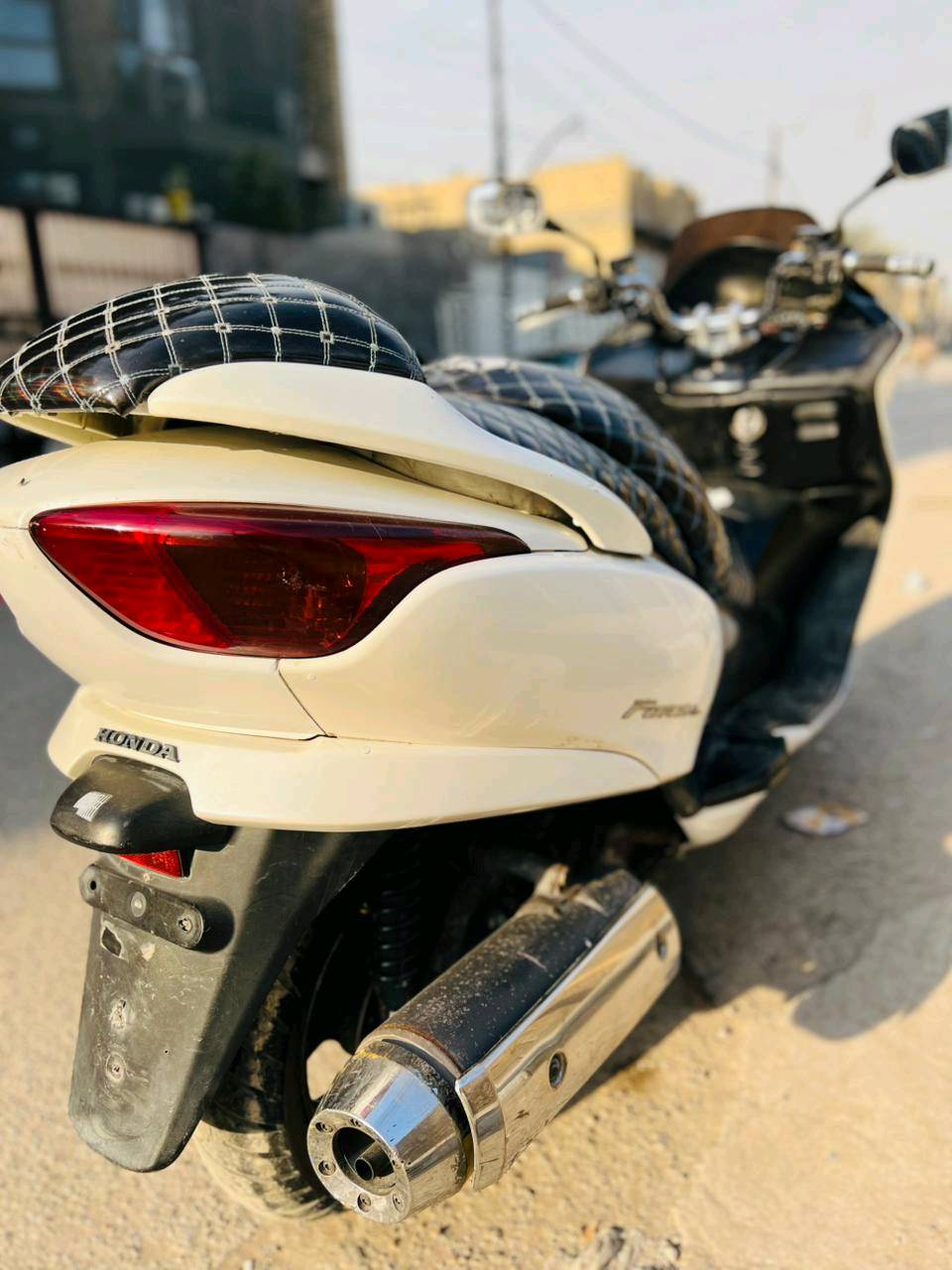 ألسلام عليكم شباب 08 للبيع الدراجه عميه أبلاد  أوراق اصوليه كامله الدراجه ليره ربع متصرف عليها غير الدهن والبانزين #مكاني بغداد جسر ديالى الجديد الكرغوليه #السعر مليون والشراي بخدمته #***********