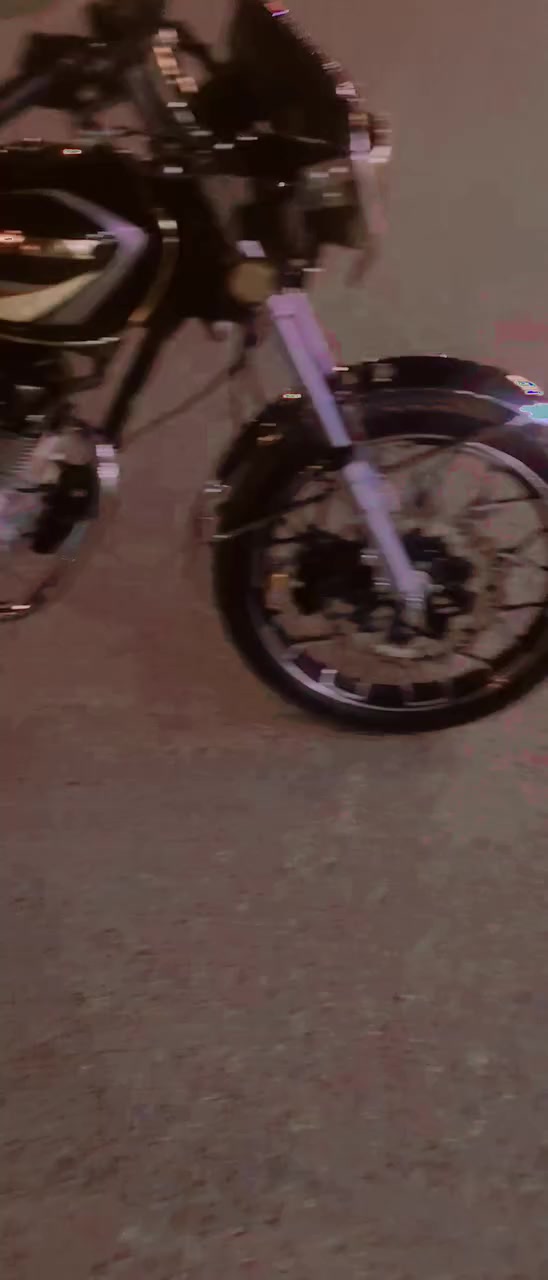 السلام عليكم    دراجه ايراني للبيع موديل 24 جديد كل شي ما بيه برغي ما مفتوح بيها  المكان   الرمادي شارع 60   جديد سعر 700 وبي مجال  ***********
