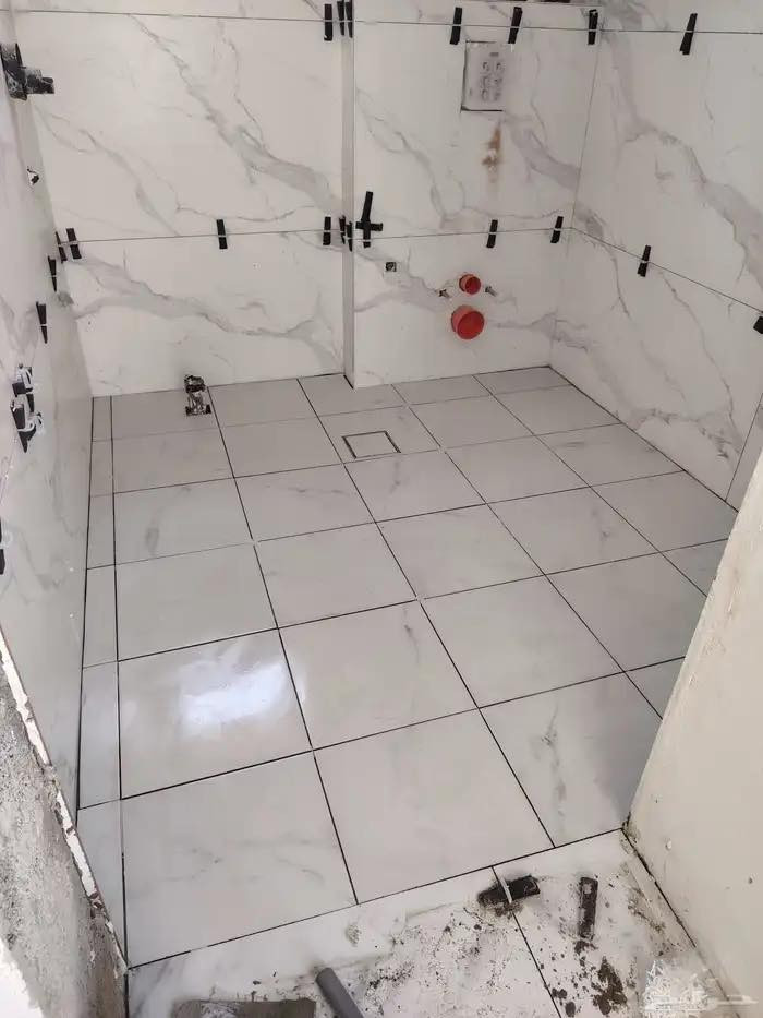 خدمات إنهاءات وبناء (درجة أولى)
السلام عليكم..
إلى كل من يبحث عن الدقة والأمانة في العمل، متوفر حالياً لتنفيذ كافة أعمال اللبخ، (جص ،بورك ،سمنت) السيراميك، والبناء.

ليش تختارني لشغلك؟

✅ دقة علمية: كوني خريج فرع علمي، أضمن لك قياسات هندسية دقيقة، استقامة (قناص) مية بالمية، وترتيب يريح العين.

✅ خبرة عملية: متمكن من فنون اللبخ الحديث وتطبيق السيراميك (أرضيات وجدران) بأعلى مستويات النظافة.

✅ أمانة في التنفيذ: الالتزام بالمواد، المواعيد، ونظافة موقع العمل بعد الانتهاء.

✅ أسعار مناسبة: جودة شغل عالية بأسعار ترضي الطرفين.

📌 مستعد للعمل في: (النجف ،الكوفه)
📞 للاتفاق والاستفسار: (***********)
