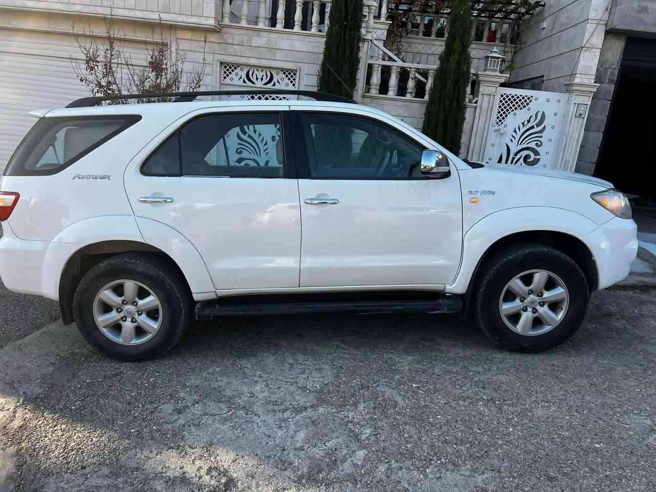 فۆر چنەر مۆدێل ٢٠١١
- ١٧٦،٠٠٠ ڕۆشتوە
- یەک دەستەو خۆمان ڕەقەمان کردوە
- بەناوی خۆمەوەیە
- سەنەوی تا مانگی ٤ تازەیە
- دەرگایەک و پەڵەیەک بۆیاخی هەیە و سۆنەرەکەیمان داناوە
- مەکینەی نەکراوەتەوە
- نرخ ١٧٠$ معامەلەیەکی کەم 
- بۆ پەیوەندی کردن وەتس ئەپ***********
- شوێن سلیمانی السليمانية, العراق
