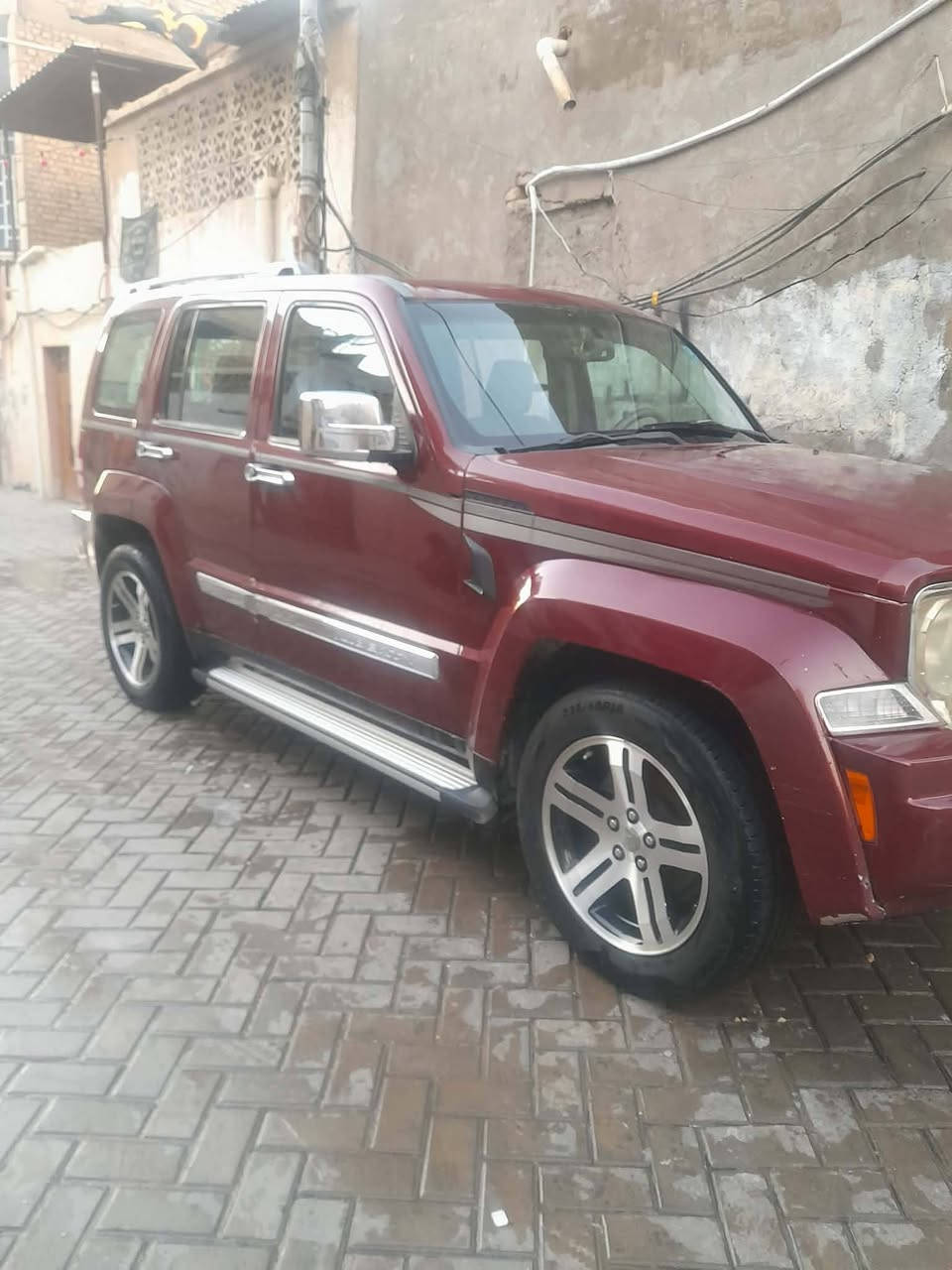السلام عليكم ورحمة الله
سيارة جيب ليبرتي اللبيع او مراوس سيارة خير من الله وارد امريكي ضربة بس دعامية فقط  

 كير مكينة جديدة شرط ترايك الى البصرة تبريد ثلج مايتوجه  سيارة مصبوغة احزام بدون ضربة كهربائيات كله شغالة مكينة 3700 يعني V6 ست سلندر شرط 200 مكان السيارة بغداد الرئاسة مال العبيدي السعر 75  الى الاستفسار *********** ابو سجاد
