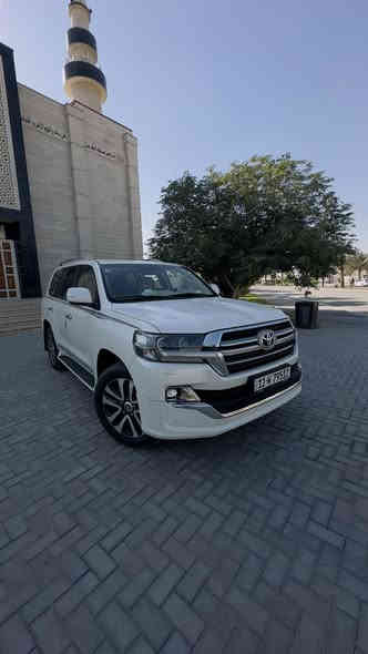 للبيع فقط تيوتا لاند كروز موديل2019 
 ساز
GXR اصل

لون ابيض 

رقم بغداد  بأسمي ارقام وهزه وسنويه  وفحص كلها جديد 

مواصفاتها بصمه دخول بصمه تشغيل تحكمات ستيرن كروز سرعه شاشه جبيره كاميرا خلفيه 

كراسي جلد نضافه الجلد 100٪ 100 

كراسي كهرباء 

دبل ماوس فور ويل 

زراك لايت امامي 

8 ايرباك 

7 راكب 

3 قطع تبريد

صدر السياره بلادي ممفتوح

كير مكينه بلاديه ممفتوحات

ماشية 19 الف كيلو متر

جاهزه مناقصها شي 

بالخير على الي يشتريها

عنوان السياره . كربلاء 

سعر السياره.610$ مجال للشراي 

رقم الهاتف........***********
