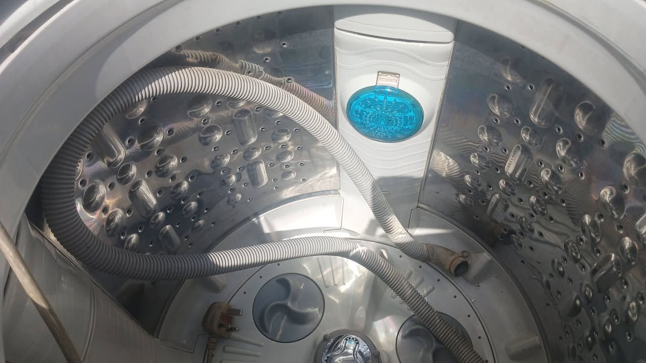 غسالة LG الاصليه فول اوتوماتيك وزن ٢٠ كيلو 
للبيع مستعمله نظيفه جدا . السعر ٣٠٠ الف 
***********
