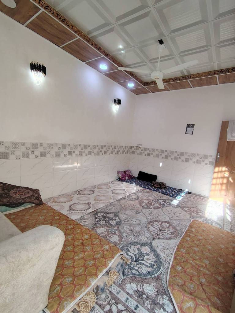 120متر بل خط اول شرط*********** أو تساب
مقابل قريه الغدير مباشر ماء وكهرباء واتبليط الحد باب بيت طابو زرعي سند 25 بناء طابوك جمهوري صب كونكريت سيراميك بورسلين ثقيل سعر رهن 16وبيه مجال 

متوفر لدينا 60متر رهن اتصل وتدلل *********** النجف, العراق
