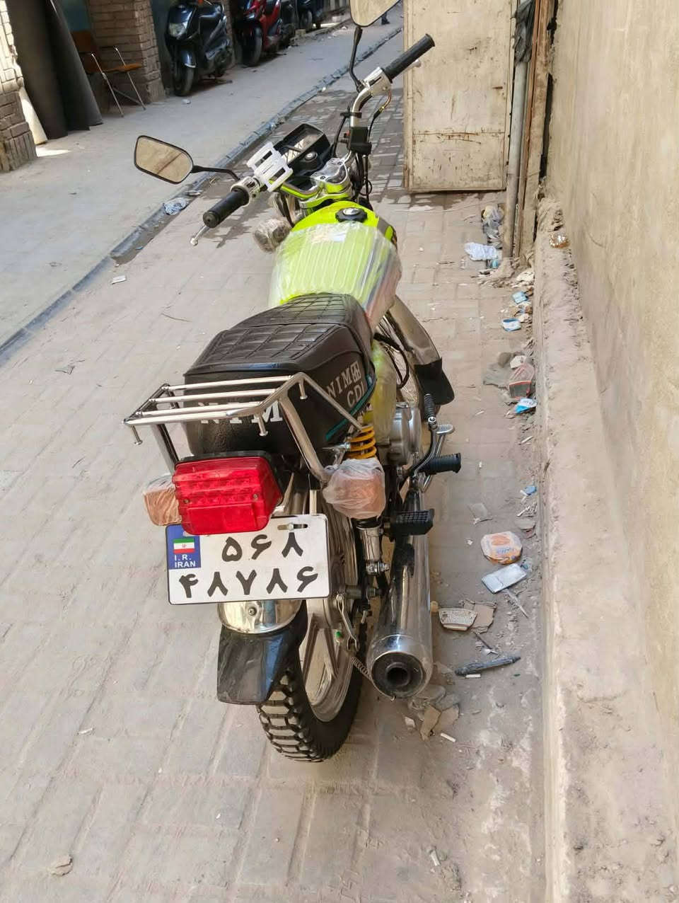 سلام عليكم دراجه للبيع يرانيه اربعه كير موديل 26 مسجله بل 27 دراجه نضيفه ما نقصها اي شي رقم الهاتف *********** سعر 650 وبيها مجال قليل أوراق كامله مكان شعب
