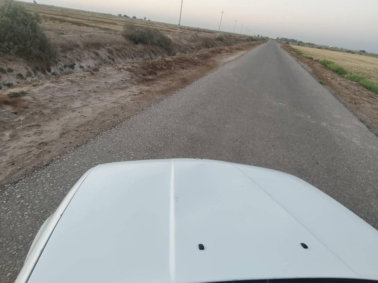 لأصحاب الذوق والسيارات الكلاسيكية.. BMW 520i (بدي قديم) موديل 1991 للبيع
السيارة نظيفة وعلى وضع البلاد وشوفة عينك، وهذا كل تفاصيلها بوضوح:
المحرك: 6 سلندر مسكر (عدل)، محرك نشط وخير من الله.
(الكير): عادي 5 نمر گاترك.
الكهربائيات: شغال كلشي تمام (ما عدا تحكم المري، والصطابات الخلفية بيها تشكيل بسيط مرات).
التبريد: ثلج يشتغل ويا السويش.
الحدادية: بنسبة 60%.
تايرات جدد + باتري جديد.
 أبيض على لون البلاد (لا مصبوغة ولا مبولشة)، الفتحة لاغيها لعدم الاستخدام. السيارة تحتاج ترتيبات كلش بسيطة.
 بليت وسنوية كاملة، رقم بغداد ألماني، والصاحب يطلب تحويل مباشر.
السعر: 57 ورقة وبيها مجال للشراي راسلني خاص وتأمرني أمر 
📍 المكان: ميسان.


**إذا كنت صاحب هذا الإعلان وتريد حذفه لأي سبب، رجاءا أرسل رسالة إلى الدعم الفني**