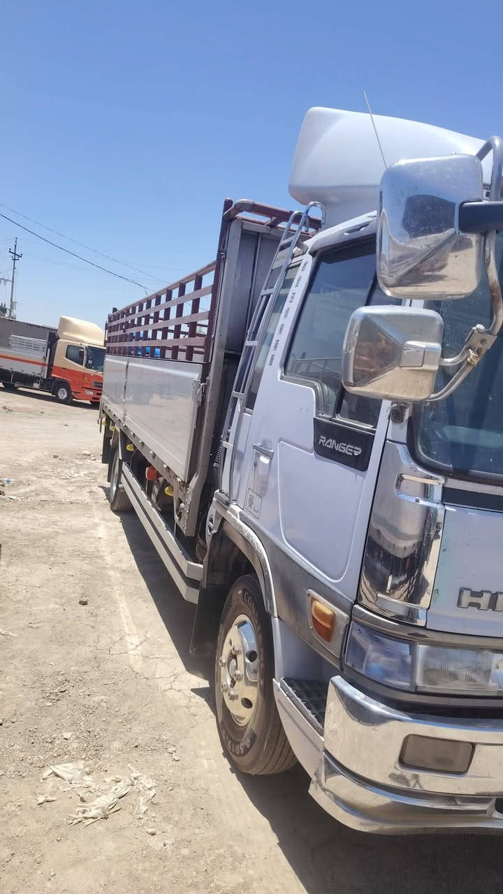 انكر البيع ٦وربع بلاد مكينه ٨٠ حاويه رقم واسط موديل ٢٠٠٠ سيار جديده *********** مكان صويره
