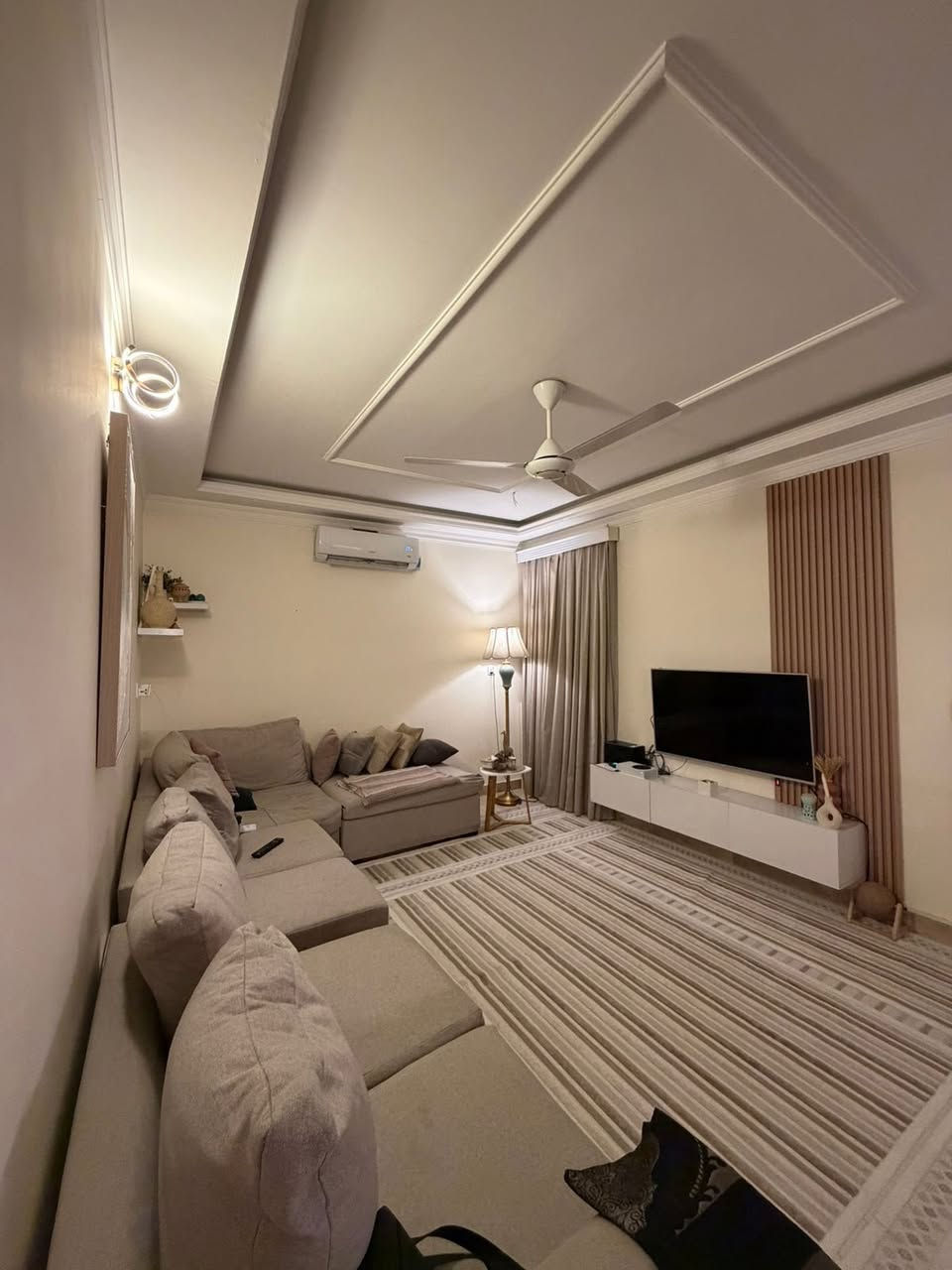 شقة ١٢٠ متر عمارة ابتكار رقم ١٧
كرادة داخل / فرع جبس الكرادة 
٣ غرف نوم 
٢ حمام 
مطبخ 
صالة 
للتواصل والاستفسار ***********
