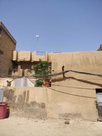 بيت للبيع طابو ملك صرف مساحة 200متر مسلح قاطين اربع غرف نوم واستقبال و...
