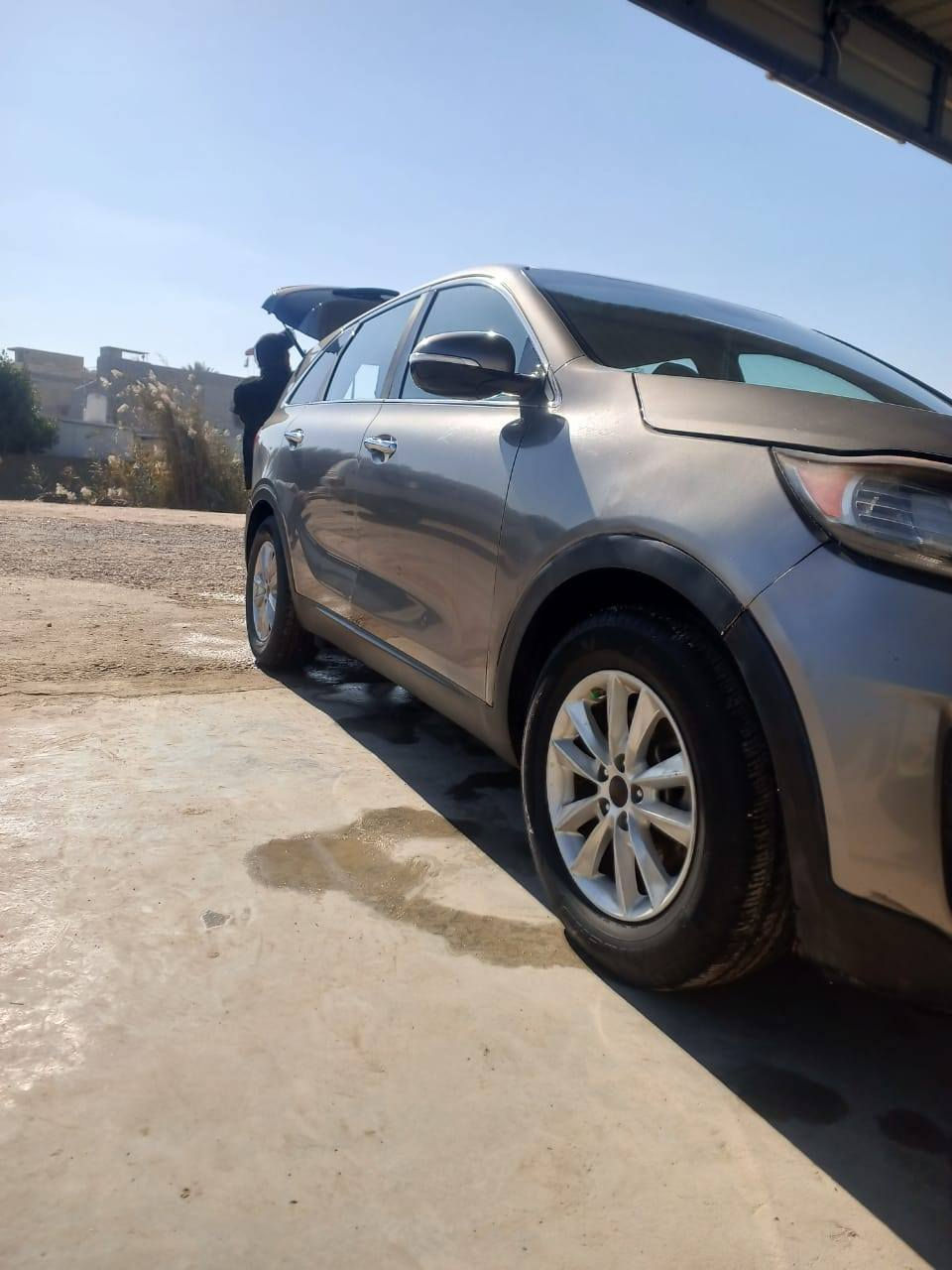 سلام عليكم للبيع وللمراوس حسب القناعة سورنتو موديل 2019 امريكي 6ستندر و7 راكب رقم بابل حادثها بس بنيد نفسه مصبوغ الباقي كفاله صور الحادث موجوده باقي التفاصيل الاتصال على الهاتف ***********
