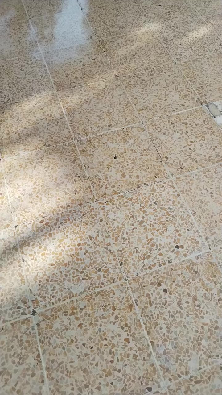 السلام عليكم مستعدون عمل جلي موقعي وتلميع تنضيف كل أنواع كاشي جديد وقديم شغل درجه اولا بسعر مناسب ***********
