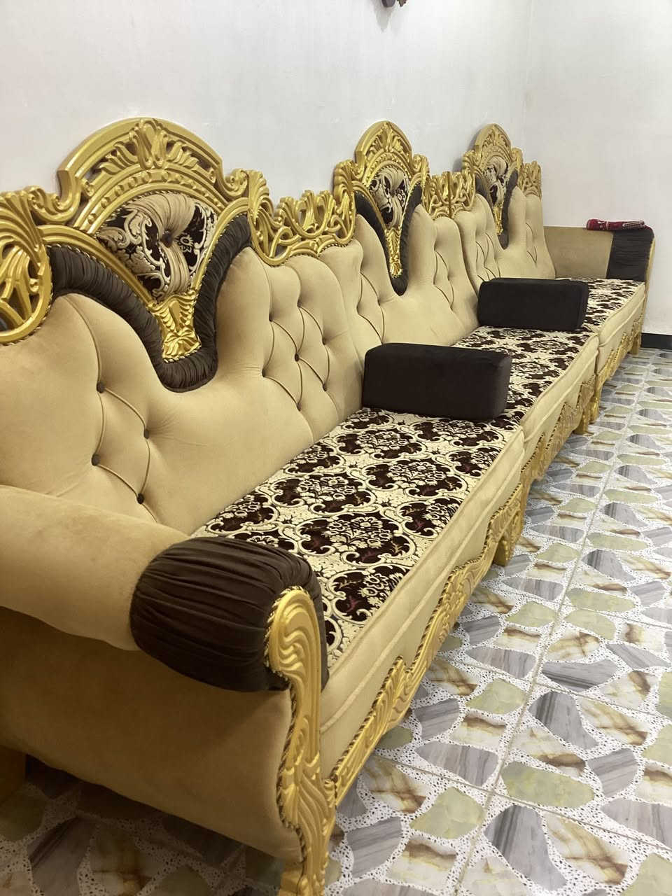السلام عليكم من رخصة الادمن ، تخم نجارة اصلي ، تخم جديد ونضيف ، الحجم 11 م للتواصل ، عبر الرقم ***********

