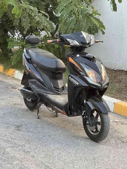 ً
سلام عليكم شباب دراجه شحن البيع نوع سكنس دراجه كامله مكمله كل نقص مابيها  كلها شغاله كهربائيات رجوع ال خلف مواصفاتها حلوه 
موديلها 2025
بطاريات 6 كبار 
السرع 3 
رجوع الخلف 
اشاير رباعيه 
لايتات امامي شغاله
بريكات دسكات هدروليكً
لونها حلو 
شاشه تعرض الك عطل ان وجد 
صندوق يتحمل أغرض مساحه كبيره 
تايرات جوبلس 
استان تعليكً+ صفح 
تشغيل عن بعد 
جهاز إنذار السرقه 
سرعتها 60 
شاحنه اصليه 
دراجه كامله 

اي استفسار اتصال 

***********

عنوان بغداد الاعظميه 

((السعر 450)) قفل
