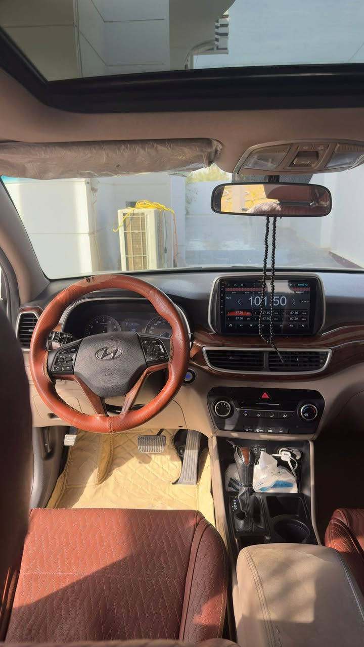 سلام عليكم
توسان
موديل2020 خليجي وكالة الكاصد
ماشية110الف حقيقي 
بصمة تشغيل+ابواب 
حجم المحرك 4 سلندر 2000
الداخل صاج كامل بلادي 
فول بانوراما طكتين
لايت 5 عدسات شاشة كبيرة تدعم كار بلاي
حساسات مري شفط انضمة قياده 3 سبورت نورمل ايكو كامره خلفيه دواره تبريد قطعتين رقم مميز لايت لد امامي خلفي ويل حجم 18 كراسي كهرباء سايد بريك بلرجل مثبت سرعه بصمات ابواب اشارة ترحيب عند الاقتراب من السياره 
(ملاحضة) 
السياره بيها بارد ع كد جف الايد بل بنيد اثر طابوكه غيرها السياره مكفوله من البجم للدعاميه 
السعر (220) وبيها مجال بسيط 
للاستفسار -***********
مكان السياره الانبار الحبانيه .
