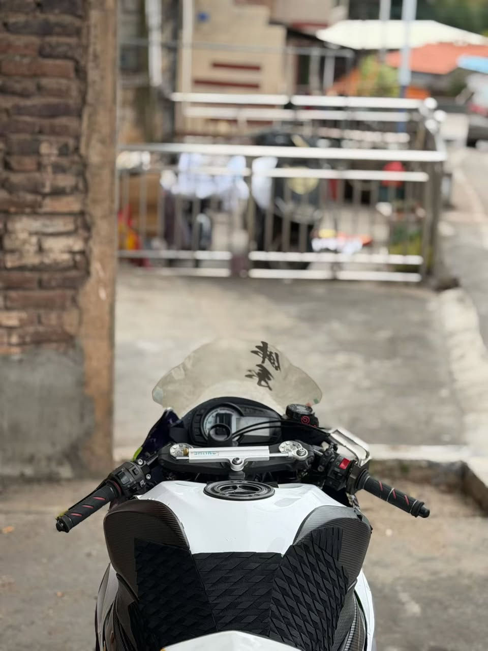 اقرا تفاصیل بعد راسلنی علی وتساب 
هلا بالربع
أنا أبيع دراجات بسعرها العالمي، مو بالسعر المحلي العراقي.
اللي يريد يشتري، يبعثلي رسالة واتساب فقط، أبدًا ما أرد على مسنجر ولا على الكومنتات.
ما عندي وقت أضل أكتب وأجاوب رسائل.

ترى هالمواتر سعرها ثابت، ماكو فصال ولا تنزيل بأي شكل.

وبكل احترام، هالمواتر نظيفة:
لا مفكوكة مكينة، ولا متلاعب بيها، ولا صاير إلها حادث، ولا بيها أي مشكلة.

أنا ما عندي أي نية أبيع لتاجر أو واحد يريد يتاجر بيها،
أنا أحب أبيع للفقير أو للشباب فقط.

وأنا تاجر، فاللي عنده مشاكل قومية أو سوالف زايدة لا يتواصل وياي.

واللي دا يحچي وياي اليوم، ثقوا كلامي:
إذا مو هسه تشتري، باچر أو بعد شهر، شهرين، ثلاث، أو حتى سنة،
بالنهاية راح ترجع وتشتري مني.

وإذا أنا اشتغلت شهر أو شهرين أو ثلاثة،
اعرفوا أني أشتغل صح وما أشتغل فِيل.

وأأكد لكم:
ساموراي سكيل أقوى بكثير مما تتصورون 🔥
Yamaha R6 
2011
38ورقە
کفرات-موزین موجمیل

⸻

✅ ضمان محرك وقير – بدون أي حادث
✅ الدراجة موجودة خارج البلد

🚢 مدة الوصول إلى السليمانية:
⏳ من 45 إلى 90 يوم بعد الدفع

📞 أرقام التواصل:
 • ***********
 • ***********
 • ***********

‎📢 تنويه مهم:
أعزائي الكرام، جميع الدراجات النارية الموجودة خارج البلد تصل خلال 45–90 يوم.

أعتذر إن كانت هذه المنشورات قد سببت إزعاجاً أو مشاكل لبعض الأشخاص 🙏

💼 لمن لديه شركة نقل في الصين أو اليابان:
يمكنني إرسال الدراجة النارية مباشرة إلى شركتكم،
✔️ جميع الدراجات بأسعار أرخص
💰 اقل : 500$ فقط
وبالمناسبة، الأسعار حقيقية وصحيحة.

أعلم أن بعض الناس تفاجأوا من الأسعار،
وأؤكد لكم بإذن الله سأحاول جعلها أرخص قدر الإمكان 🤝

🌹 شكر خاص لإدارة الكروب

🎥 تابعونا على تيك توك:
‏👉 https://www.tiktok.com/@madeinjapan919
‏👉 https://www.tiktok.com/@samuraiskill1

📌 يمكنكم متابعتي على تيك توك لمشاهدة أحدث الدراجات
