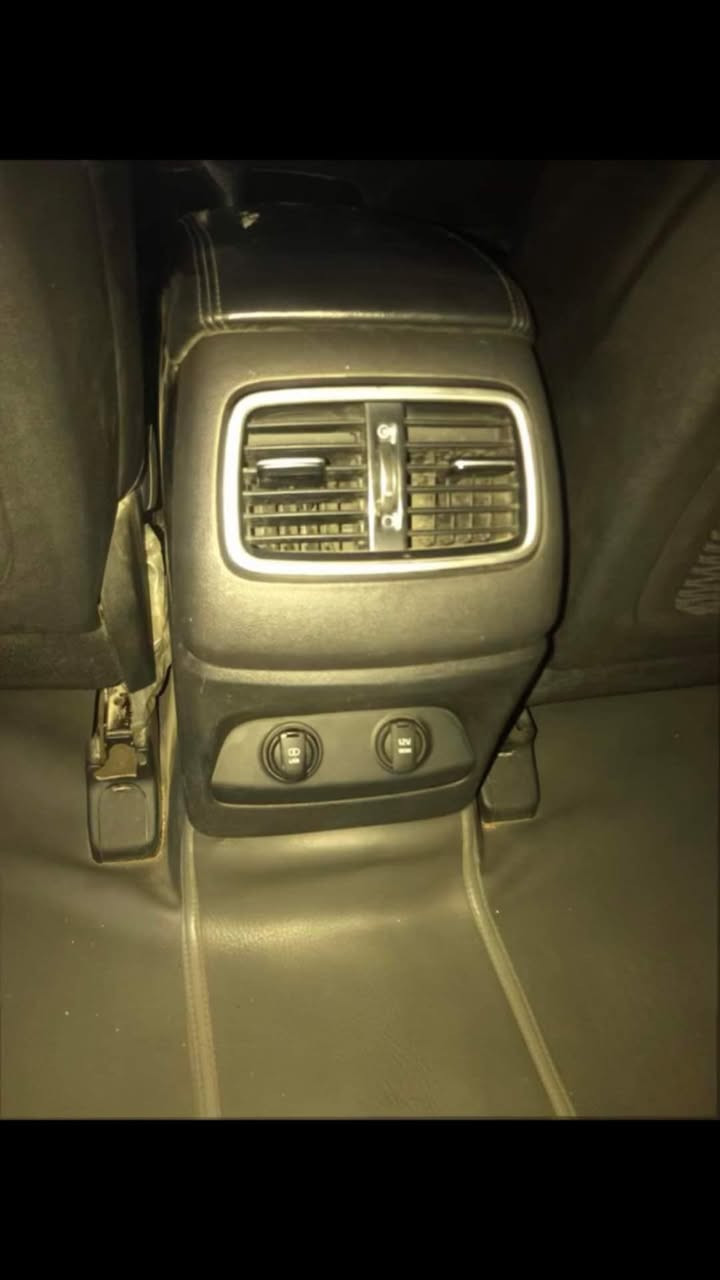 السلام عليكم للبيع او المراوس
كيا سورينتو 
الحادث (( من امريكا السياره جانت بغابات محتركه ولايحه نار ومايعه الدعاميه الاماميه والبلاستك و بالعراق بيه تبديل قطعتين 
بيه صبغ مكانات + بيه بعض الجراد))
ملاحظة // صور الحادث مرفقه مع المنشور .. مع رقم الشاصي...
///////////////////////////////////////////////////////////////////

✨نوع السياره : سورينتو ..
✨ سنه الصنع : 2016 
✨ حجم المحرك : 2.4 ..
✨نوع المحرك : GDI ..
✨نمر السرعات : 8 نمر 
✨عدد الركاب : 7 راكب ....
✨عدد قطع التبريد : 2 قطعه ..
✨حجم الويل : 18 ويل كروم ..
✨لد امامي لد خلفي ..
✨يدأت نيكل ...
✨ 4 في 4 4WD دفع رباعي ..
✨اشاير بالمري..
✨4 وضعيات قياده (( ايكو - سبورت -درايف مود -عادي )).
✨ فول تحكم ستيرن ..
✨اللون : اسود ..  ..
✨تبريد ثلج ..
✨كير (( عادي - اتوماتيك )..
✨كشنات لونين ..
✨شاشه بلوتوث ..
✨تخم تاير جديد ..
✨ اطفاء المحرك عند الازدحام ((AUTO HOID))..
✨ مانع تزحلق..
ملاحظة / محرك السيارهGDI بس لا دوانز ولا تبخير ولا تنقيص
-------------------------------------------------------------..----------------
السياره مال بيت نضيفه ..
مكان السياره : حله شارع 60 خلف مول حمورابي ..
للاستفسار : ***********.…..
السعر : خاص 
ملاحظة / السياره للبيع او المراوس .. حسب القناعه
