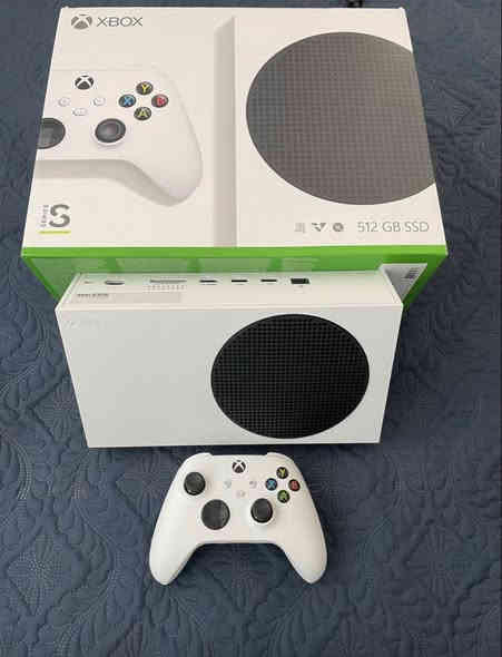 xbox series s 512gb
استخدامه قريب ال 7 اشهر 
نظيف بنظافة الجديد 
متوفر جميع ملحقاته مع كارتونته وحتى الكارتونة بدون أي ضرر 
جوستك واحد الاصلي خالي من العطل وتكدر تفحصة وتتأكد 
الجهاز هو وجوستكه نظيف بنسبة 100%
لا مفتوح ولا مبدل بيه شيء 
استخدامه قليل لان موظف وبنفس الوقت عندي دوام 
اي معلومات اضافية حاب تعرف عنها تفضل خاص 
السعر 350
المكان بغداد
متواجد مسنجر+ *********** وبي واتس
