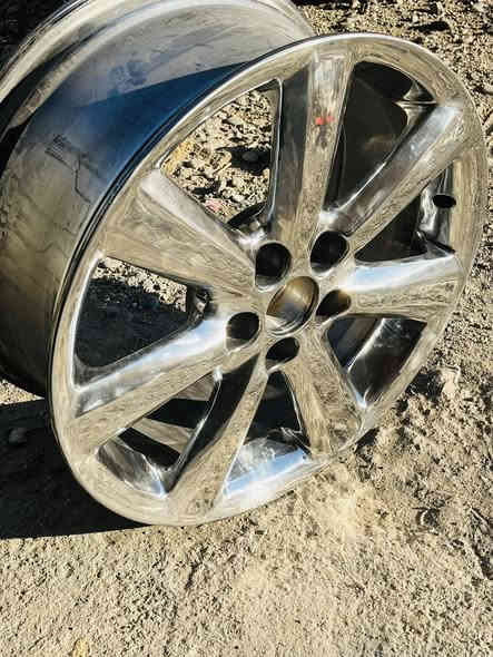 سلام علیکم 
پۆڵیش کرۆم سلیمانی
جلی ویال بزمان 
مکان سلیمانی  تریق دیرە مرور سلیمانییە 
***********
Vibar —watss app
