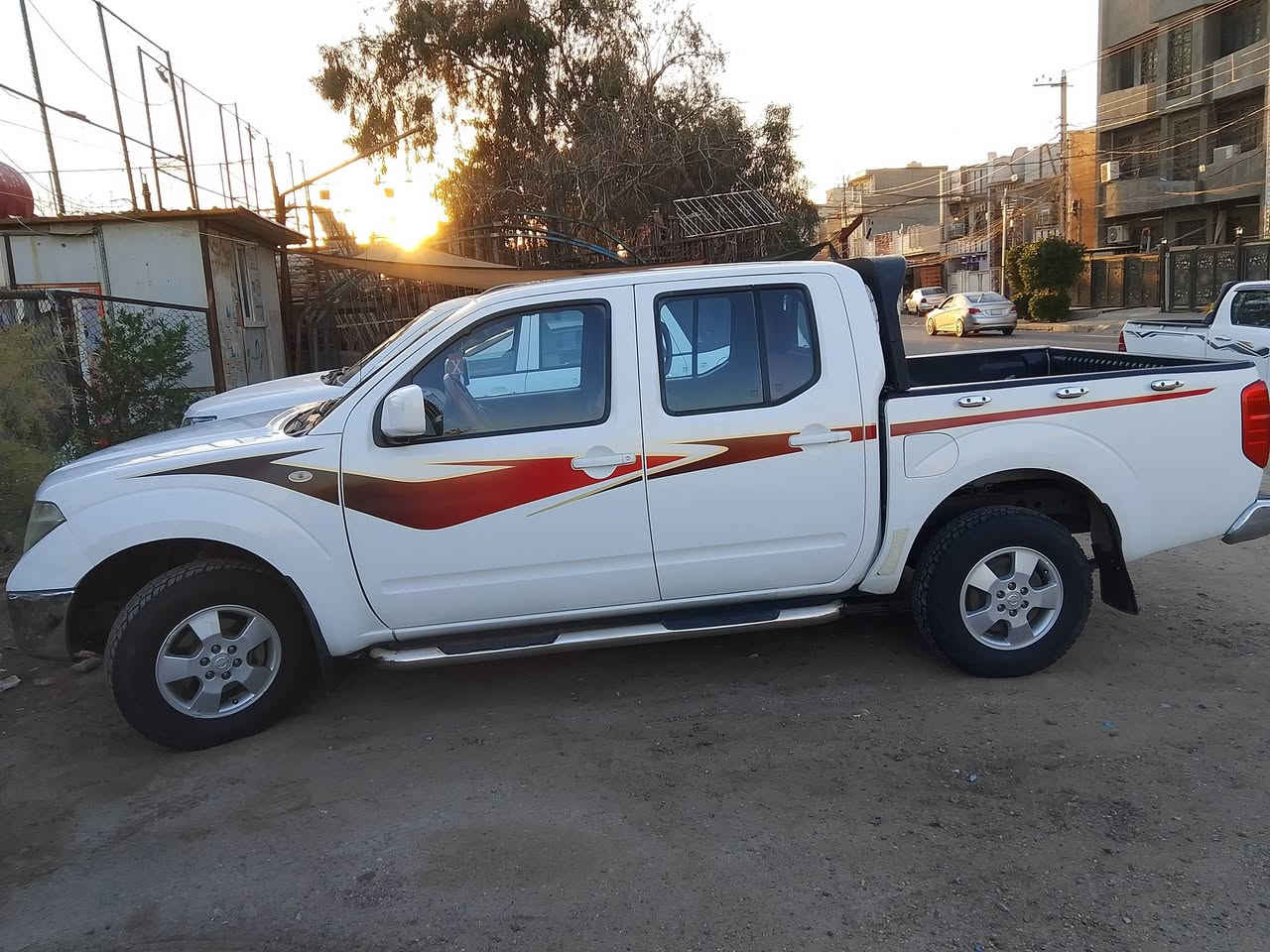 السلام عليكم نيسان نيفار 2014 مكفولة من الصبغ بيهة بس شبر باردرقم انكليزي جديدكير اوتماتيك كير مكينة مكفولات  السعر 115 وبيه مجال بسيط ***********العنوان بغداد البنوك
