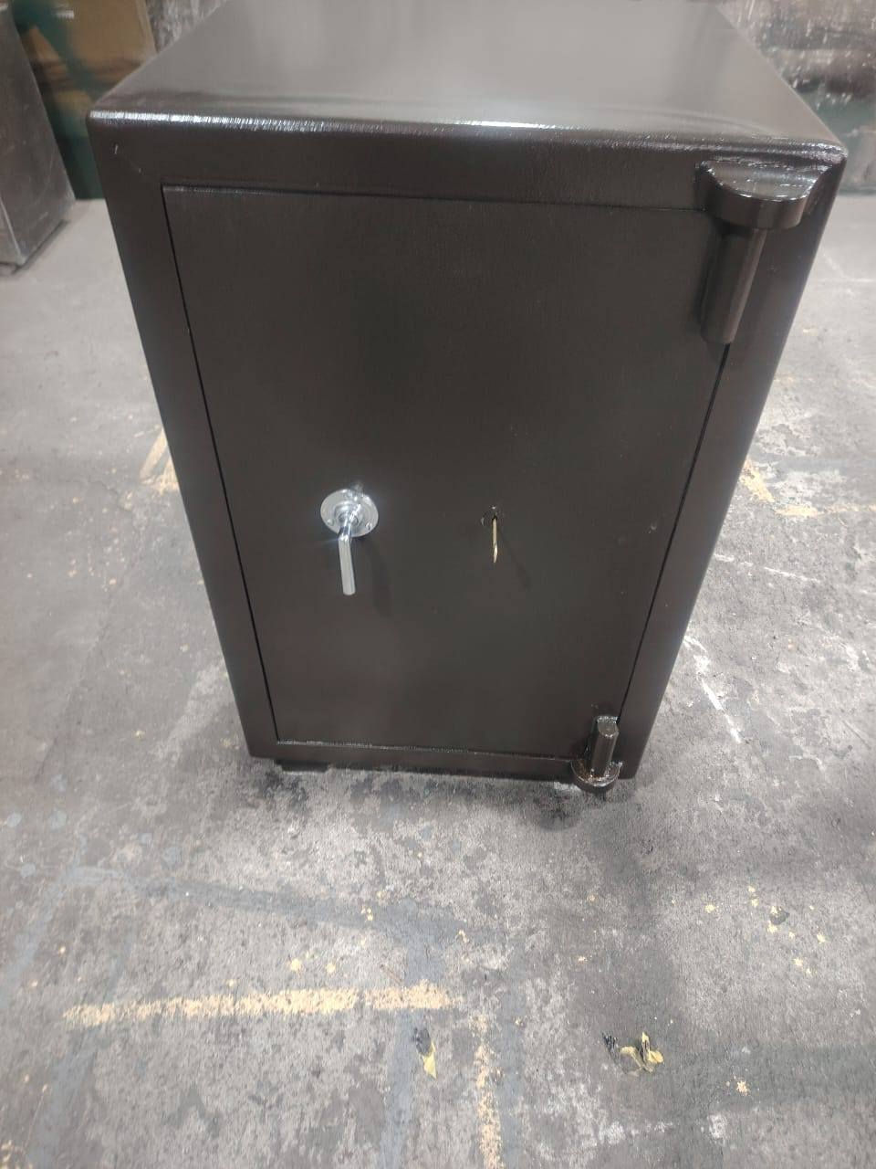 قاصه
القياسات
الارتفاع 100
العرض 65 سم
العمق 60سم
الوزن 500 كيلو
رقم الهاتف
***********
