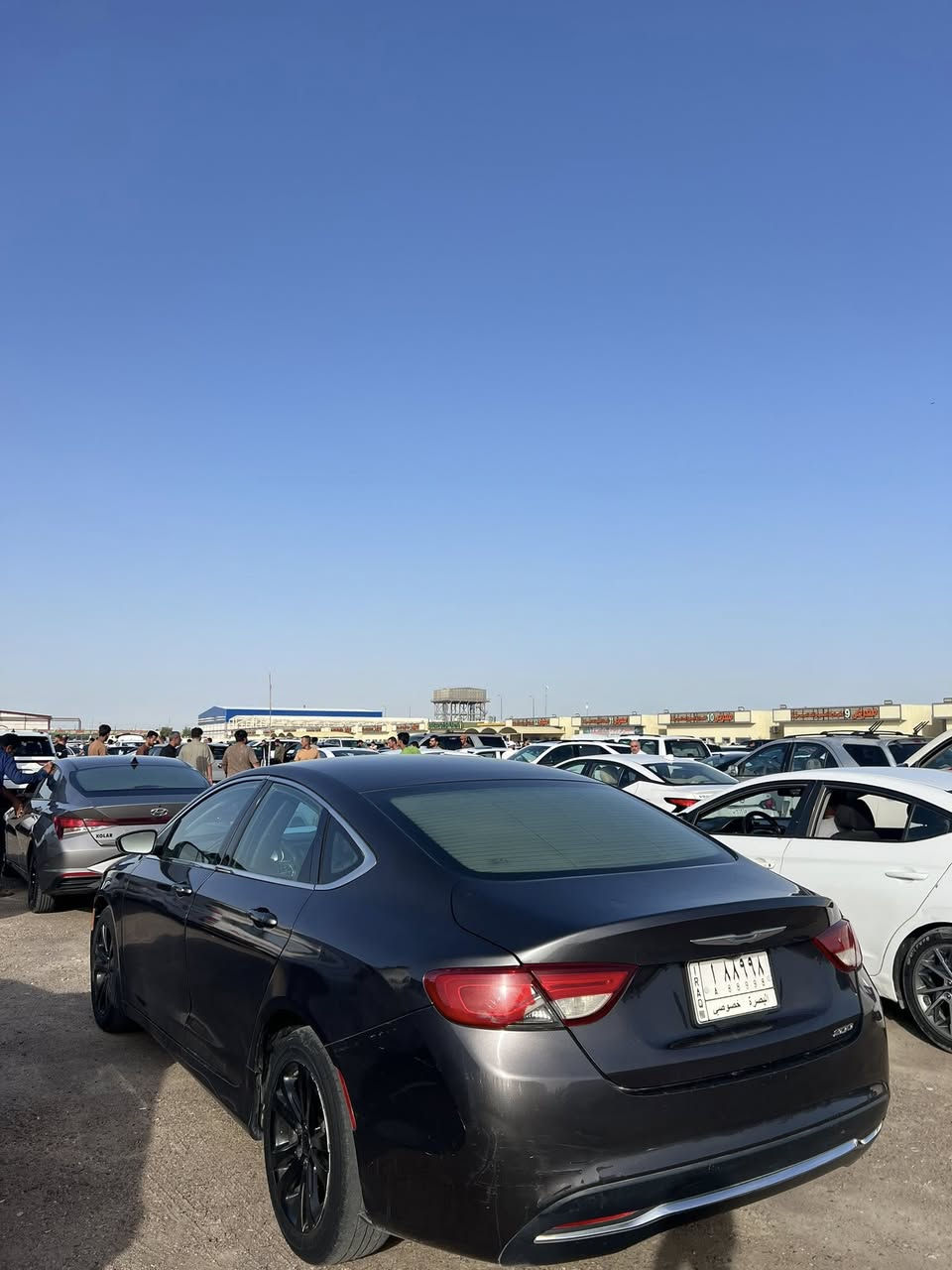 كرايسلر c200 موديل 2016بيها بابين السايق والورا الباقي كفاله السياره جاهزه ماناقصها اي شي مكانها البصره رقمها بصره حره سنويه لل2028 ***********

