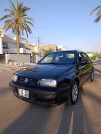 كولف فنتو موديل 1994 نظيفه و جاهزه السياره    رقم بغداد الدولي باسمي  ...