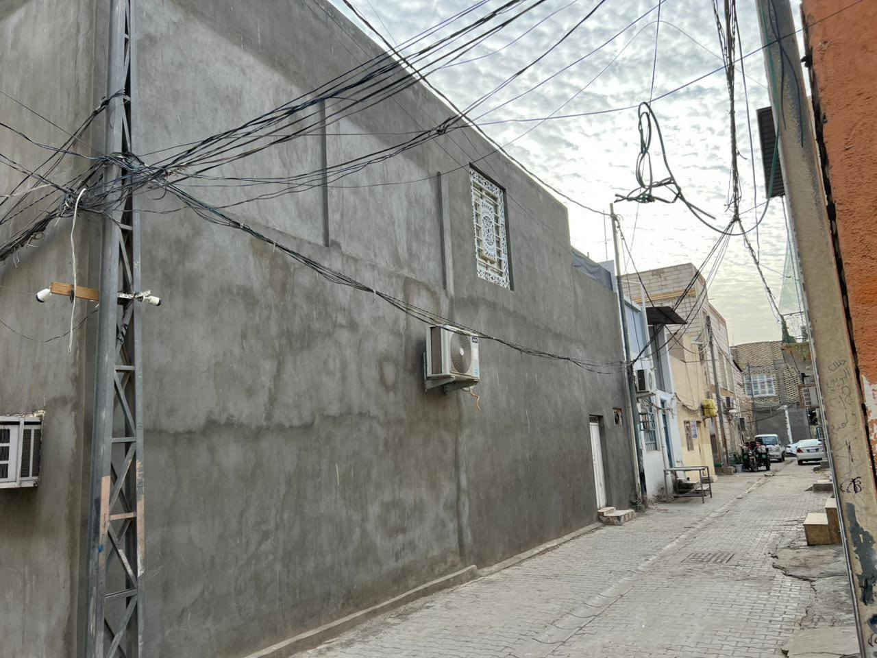 📍دار للبيع الموقع: النجف الإشراف الكوفة منطقة الرشادية 

                         ✅فرصة سكنية مميزة ✅

              🔚المساحة: 105 طابقين ركن طابو صرف 

✅التصميم: صالة استقبال واسعة + مطبخ غرف عدد(3  

👈الموقع التفصيلي: يبعد 100 متر فقط عن الشارع العام 

🔚السعر💵110 مليون وبي مجال جدآ قليل 
هاتف ***********

🔹التبليط: مبلط بالكامل وبمواصفات ممتازة

🛠️الخدمات متوفرة بالكامل

🏫مدارس

🏥مركز صحي

🚰خطي ماء

⚡️خطي كهرباء

🚽مجاري بخطين

🌳المنطقة: راقية جدًا، مثالية للسكن الهادئ والراحة النفسية
