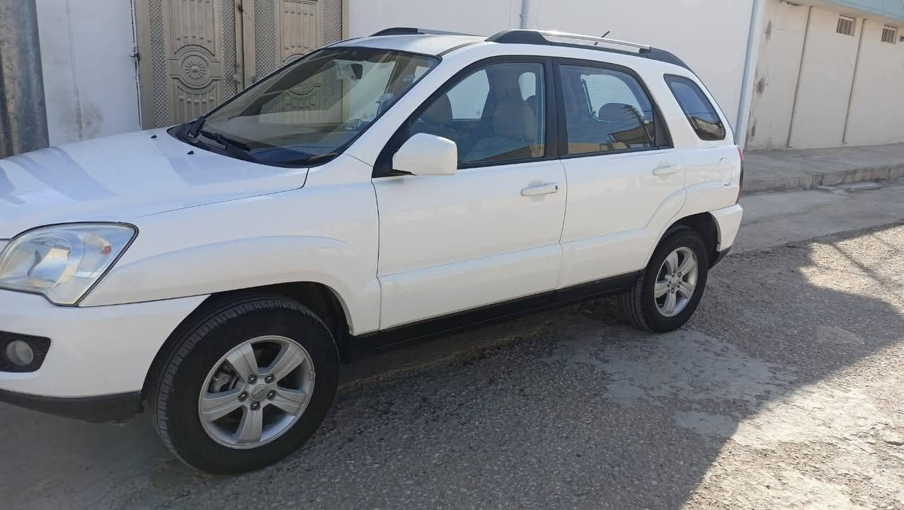كيا سبورتج موديل2009
رقم اربيل بأسمي
شرط والمحرك والكير
ماشيه 171
مابيها لا صبغ ولا تبديل
فقط بارد حك شبر
داخلها جديد 
طخم تاير جديد
باتري جديد
سياره ادامه كامله عليها
ابيع شرط التحويل
مكاني موصل
هـ*********** 
مكلف بالنشر
