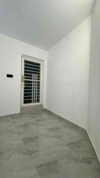 بيع او مراوس 

دار مساحه 250 متر ✅

📍موقع ممتاز حي ميسان قطاع 31 

شارع مفتوح على شارع الكيات شارع 10 متر 

يحتوي على طابق واحد 

غرفتين وصاله واستقبال ومطبخ وصحيات وكراج وحديقه داخليه 

بناء جديد صب مسلح غير مستخدم شغل درجه اولى 

للاستفسار 
***********
