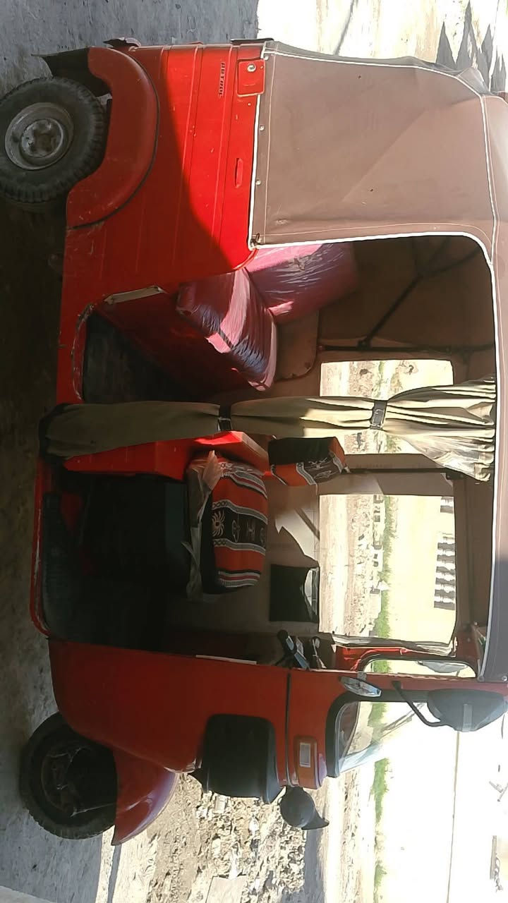 تكتك للبيع موديل 2016 رقم وسنويه بسمي بدون تعمير فقط صبغ جماليه نضيفه حيل السعر 4/500 مجال قليل مكان سبع البور شارع السوداني الاتصال ***********
