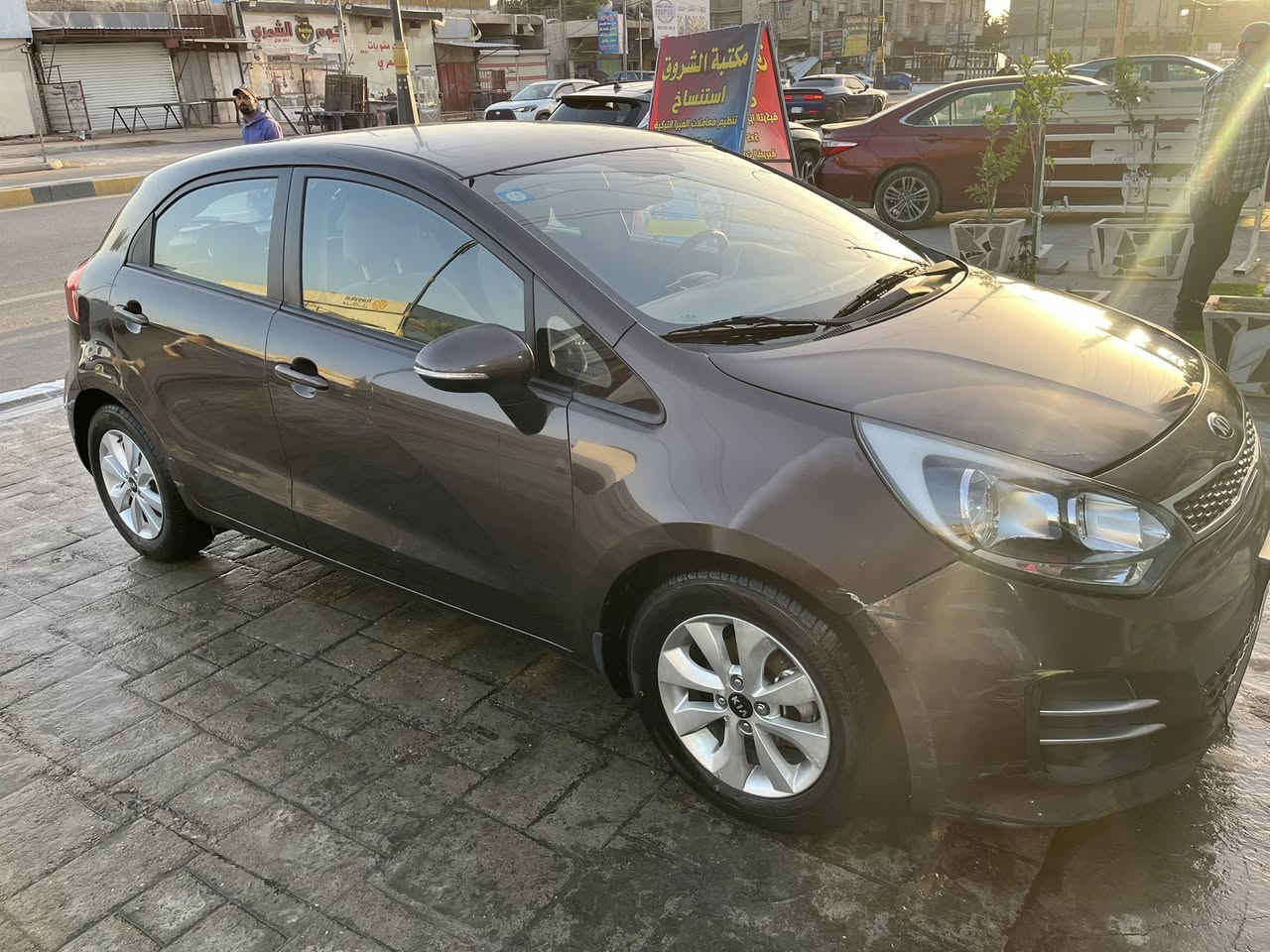 بسم الله الرحمن الرحيم
السلام عليكم 
كيا ريو موديل 16 خليجي رقم بغداد
ماشيه 99 قابل للزيادة
تخم تاير جديد
بيها طخة بحافة الجاملغ والبنيد 
مكان السيارة السيدية
رايدها ب103 وبيها مجال
الشراي يتصل  ***********
