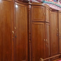 غرفه للبيع بعدهي جديده عوزهه بس لمرايه مكسوره 07858112319