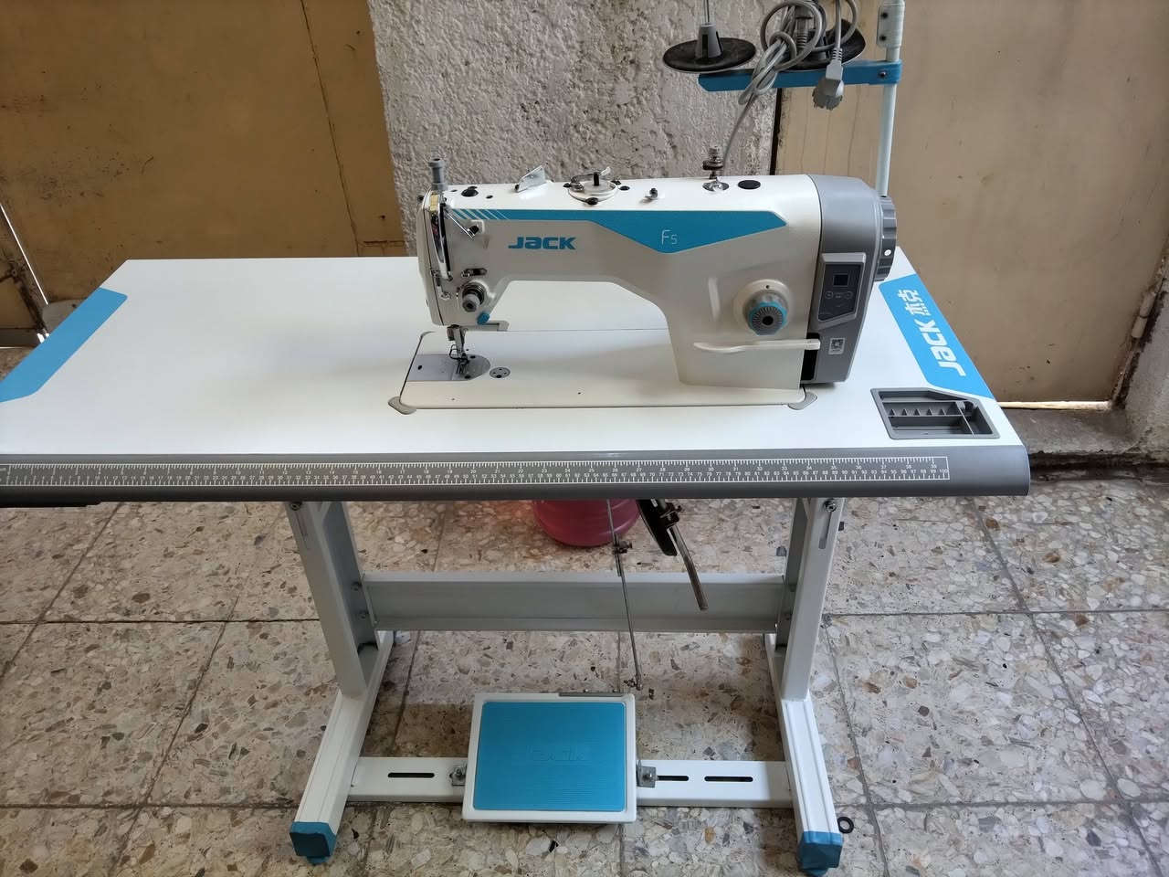 السلام عليكم ماكنه جاك اف فايف مكينه كلش نضيفه وعلى الفحص مكينه خت جديده مكانها بغداد للاستفسار الاتصال او المراسله *********** ملاحظة المكينه كلش نضيفه
