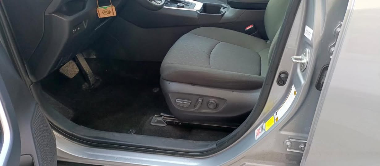 السلام عليكم للبيع 

تويوتا راف فور Rav4 

الموديل  :2024

الموصفات :XLE

* اللون : سلفر 

* عدد المقاعد :  5 راكب

* المحرك :  2500 بانزين - هايبرد

* الرقم : بغداد شرط تحويل 

عداد المسافه :24 الف كيلو

* ثلاث وضعيات قيادة

* قيادة ذاتية عند المنعطفات

* رادار امامي مانع تصادم

* تحذير الخروج عن المسار

* نظام التوقف الآلي

* تحذير النقاط العمياء

* نظام تحذير عند المنعطفات

* شاشة لمس كبيرة تدعم اندرويد اوتو وابل كار بلي

* نظام الخرائط   GPS

* المصابيح الأمامية زنون

* دخول ذكي 

* بصمة ابواب للدخول الذكي

* مقعد السائق كهرباء

* مكيف خلفي

نظام البريك الذاتي

عنوان السيارة /جديدة الشط 

* سعر  258 وبيهة مجال
***********.
