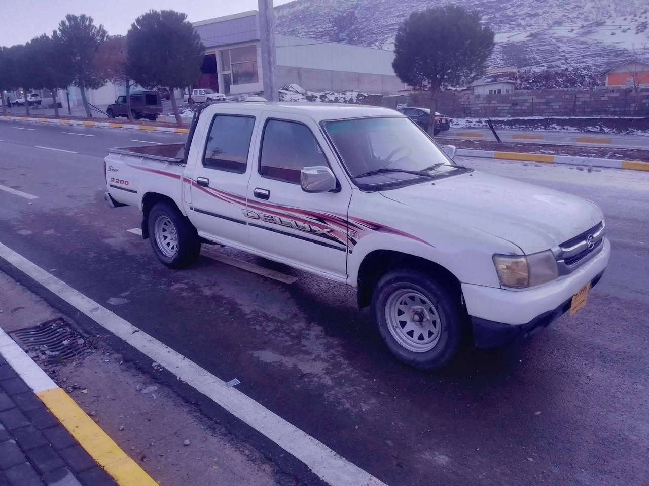 پیکاب دێر 2006
مەنەفێست فسفۆر بەشەرت
گێڕومەکینەو ئەکسل بەشەرتە
توندوو تۆلی بەشەرتە 
یەک چاملەخی سبۆخە بێ داخیلی 
کارەبایەتی هەموی بەشەرتە 
یەک دینارمەسرەفی نیە 
شوێن سۆران 
نرخ $ 37
 کەمێک مەجال
***********

***********
