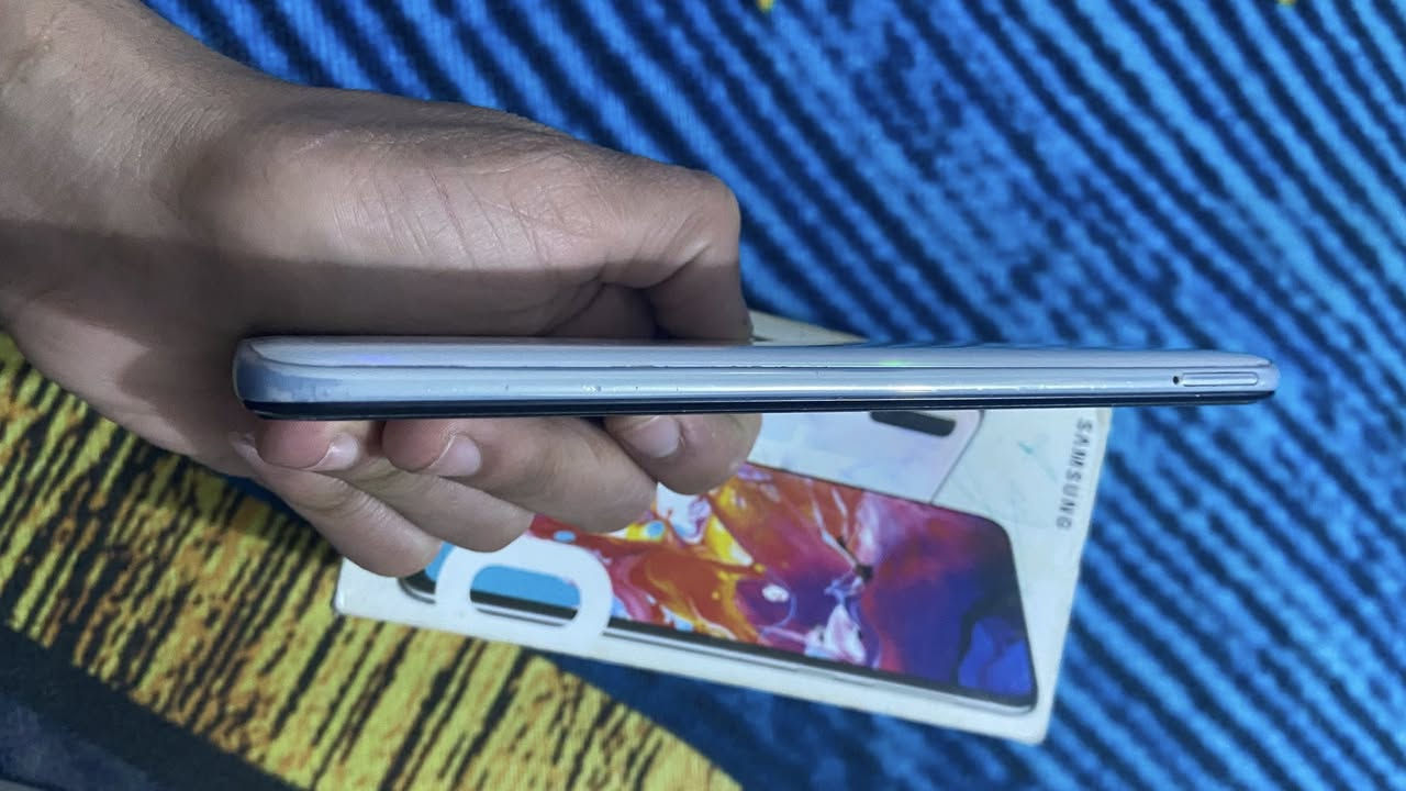 موبايل A70
سعر 75
رقم ***********
