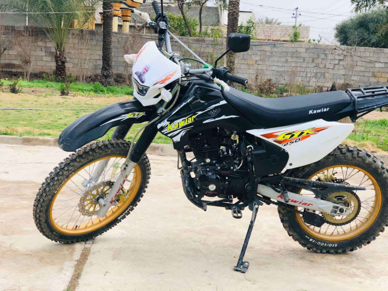 سلام عليكم           عليكم السلام
عندك دراجه للبيع.         نعم قفاز 
ياموديل   
محرك  250CC      موديل 2024 
شبيه مابيه نواقص.           كفاله عامه 
اوراق موجوده.                   نعم موجوده 
وين مكانك                         ديالى قضاء خالص ناحيه السلام قريه العجيمي 
بيش رايده                           تعال خاص وتدلل او اتصل
دزلي رقمك.                  *********** اتصال + واتساب
 الدراجه كفاله عامه المو شراي لايتعبني ولا اتعبا
