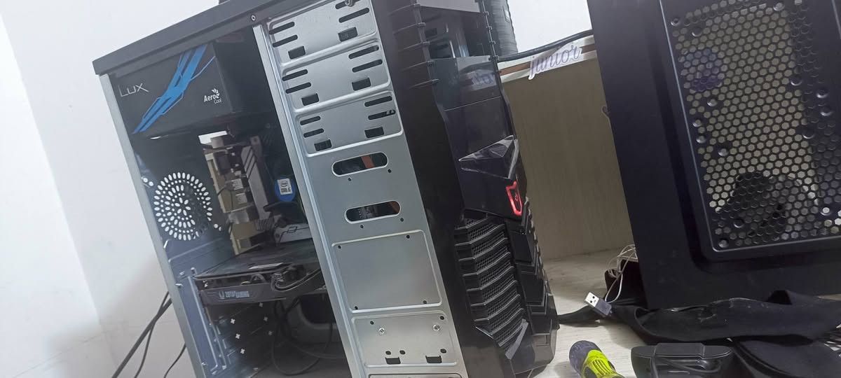 عندي حاسبة مواصفات
 I5-10f 
Power supply 650 bronze 
Ram 16 gb 2666mz
SSD 120 + SSD 240 + SSD 240
+ NVME 512 
MOTHERBOARD ASUS
GPU RTX 3060 12gb
بس الكرت مضروب vram
اقبل تراوس مقاب تلفون متوسط جديد او high-end قديم
للاسفسار راسل عل خاص


**إذا كنت صاحب هذا الإعلان وتريد حذفه لأي سبب، رجاءا أرسل رسالة إلى الدعم الفني**