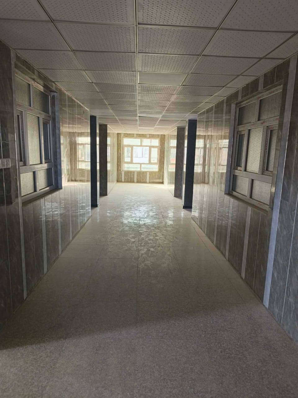 بناية لايجار
حي العامل منطقة السابعة مقابل ازياء الوائلي 
مساحة 348 متر ركن 
تحتوي على
طابق الارضي
محلات عدد ٤ 
شقق عدد ٢
مكتب ادارة 
طابق الاول 
تحتوي على مكاتب عدد ١١ ومجموعة صحيات 
طابق الثاني 
تحتوي على مكاتب عدد ١١
ومجموعة صحيات 
طابق الثالث 
قاعة كبيرة 
سعر الايجار طابق الاول ٢.٢٠٠ كل مكتب ٢٠٠الف دينار . 
وطابق الثاني نفس طابق الاول 
يحتوي على مصعد البناية.
ملاحظة طابق الارضي و القاعة ماجر بالكامل.  تصلح عيادات طبية مكاتب معاهد شركات مراكز
اي استفسار ***********
