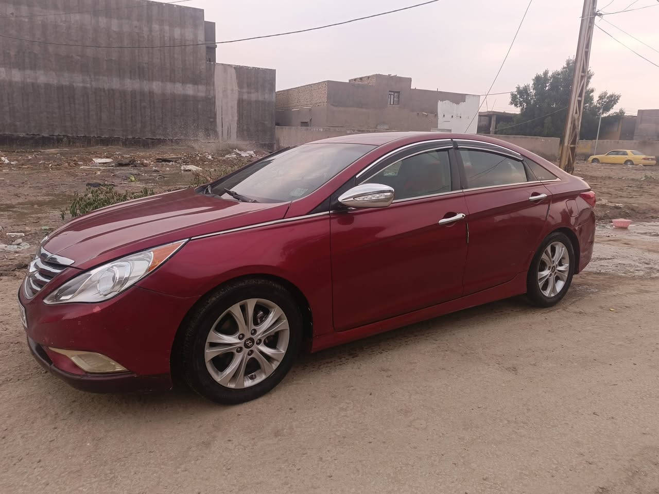 السلام عليكم للبيع سوناته موديل 2014وارد أمريكي سياره جديده وجاهزه من كلشي مكينه 2400مكينه وكير جديدات جدن حداديه وتخم تاير كله جديد  زنون عالي وناصي وتشغيل عن بعد دوشمه جديده سياره جاهزه من كلشي بيه رش فقط جاملغ وبنيد بدون تبديل وهلالات خلفيه معمره سياره جدن جديده رقم دولي واسط وسنويه جديده تحويل ثاني يوم مكانه الديوانيه 
سعره ب 108وبيه مجال بصيط للستفسار الاتصال عله رقم *********** مكلف بل نشر
