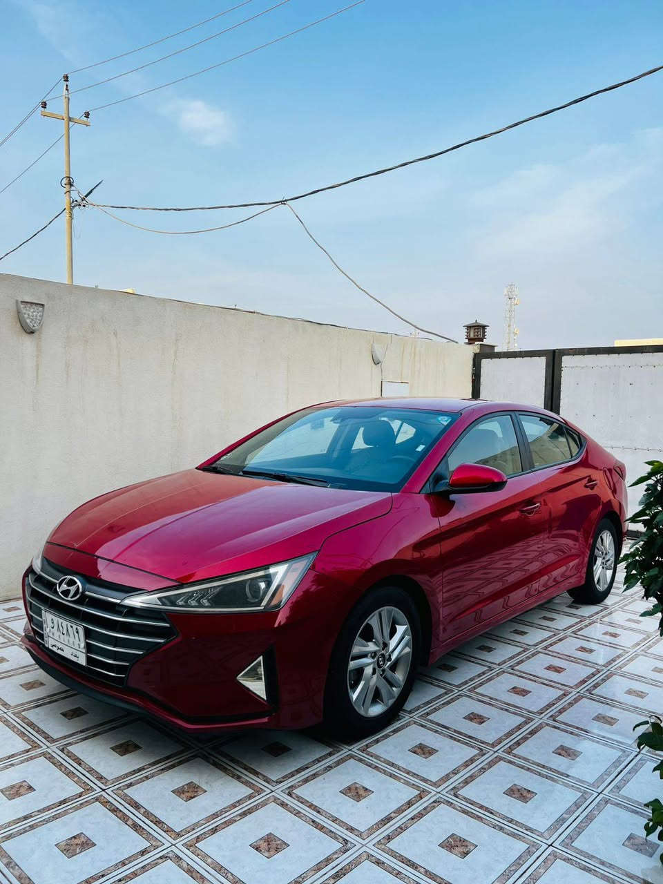 سلام عليكم
النترا موديل 2020 

كير AT   محرك 2000 دوش 

وارد امريكي حادثها بس بنيد 
شاشه كبيره 
تحديد مسار 
رادار 

السعر 140 وبيها مجال 

مكان السياره كربلاء طويريج 
واتساب ***********
