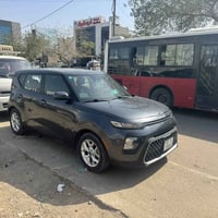 كيا سول موديل 21 سياره نضيفه وكامله اي نقص ما بيه امركيه بيه بنيد فقط ...