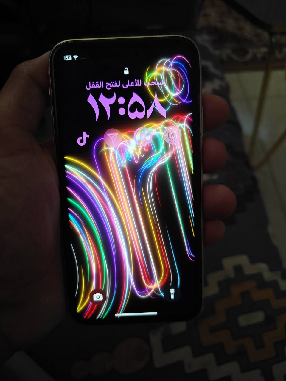 ايفون اكس ار 64 ذاكره شرق اوسط مبدل بطاريه 100 و ضهر مكسور *********** متوفر واتساب
