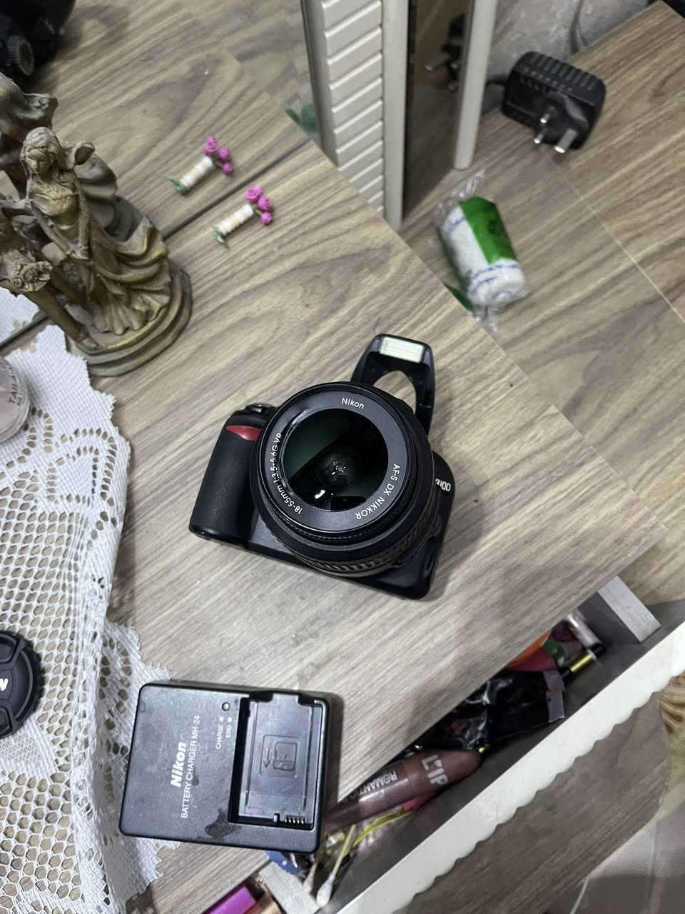 سلام عليكم كامره نيكون لبيع 3100D لكامره حلوه مال مبتدئين فيديو ساعة تصوير سعر 350 وبيها مجال بسيط ***********
