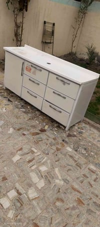 ميز جديد • متر و80سم • حي البتول