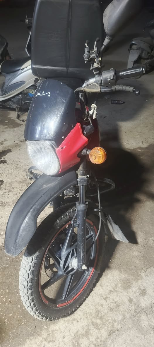 بوكسر للبيع مديل22 بدون اوراق
السعر850مكان بلديات حي التراث 
***********
