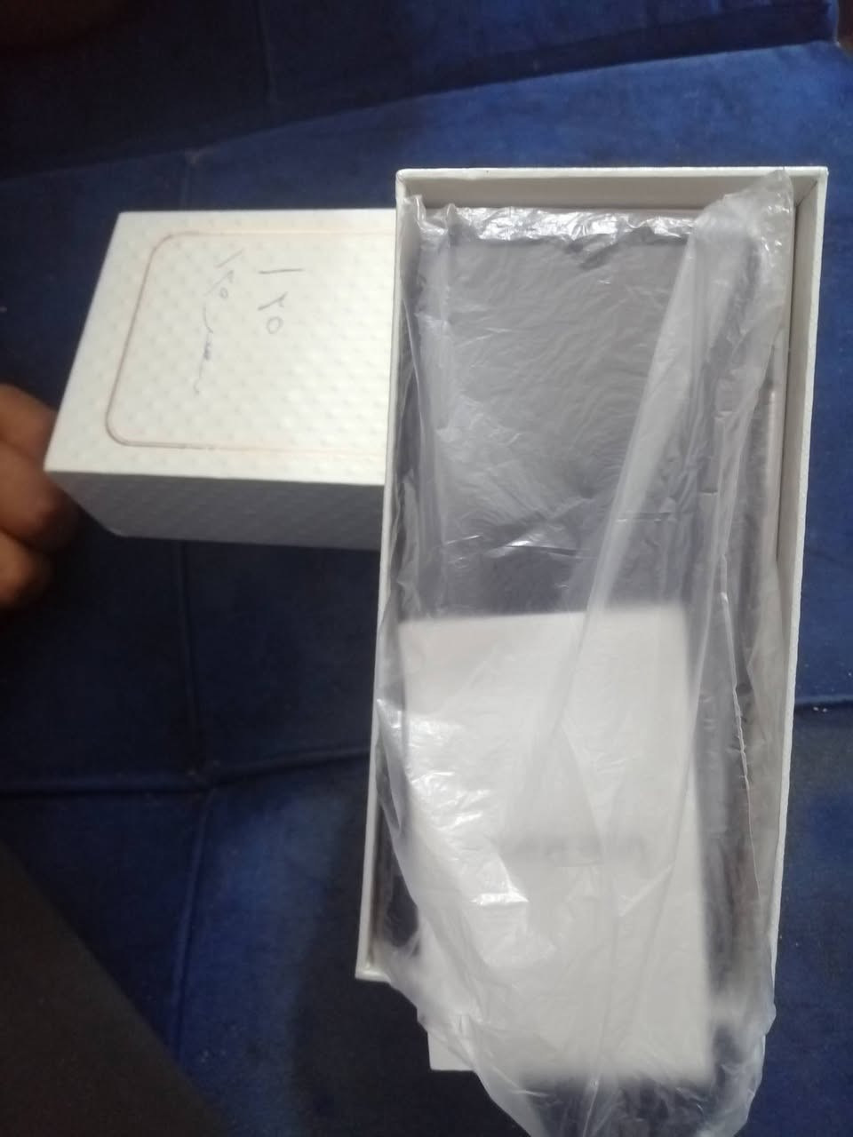 سلام عليكم اخوان تلفون للبيع ذاكره 512 فول موصفات شاحنه سماعه بعد بكرتونه ما مستعمل سعر 75 وبي مجال حك الجيه ***********
