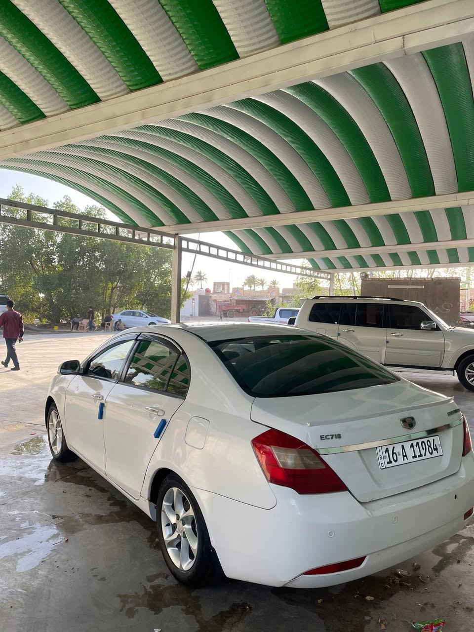 سلام عليكم جيلي امكراند c7 موديل٢٠١٢ رقم قادسيه نكليزي سنويه٣٠جاهزه السياره مكينه كير تبريد حداديه كله جديد  السياره بيها خياسات ومصبوغه على كدهن ابيع مصبوغه حزام  السعر٣٥ بيع فقط مكان الديوانيه قضاء الحمزه ‭***********‬
