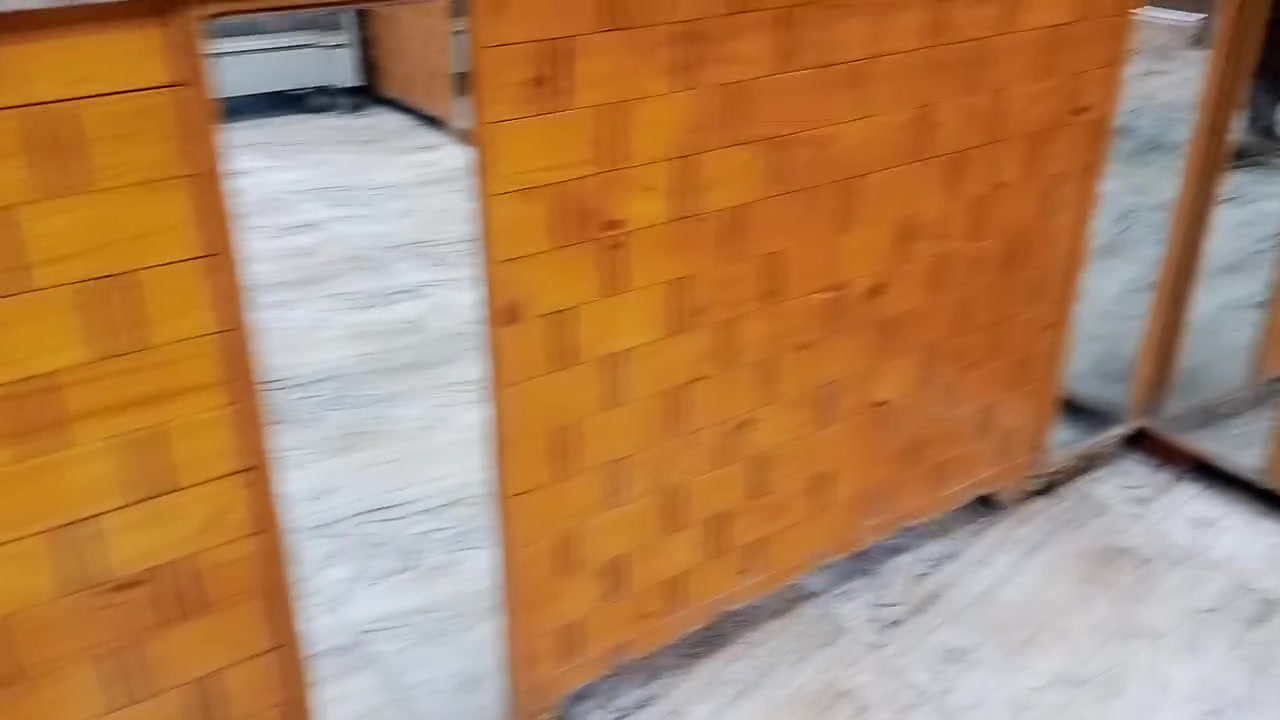ميز خشب 6مترات ونص للبيع السطح مرمر
***********
